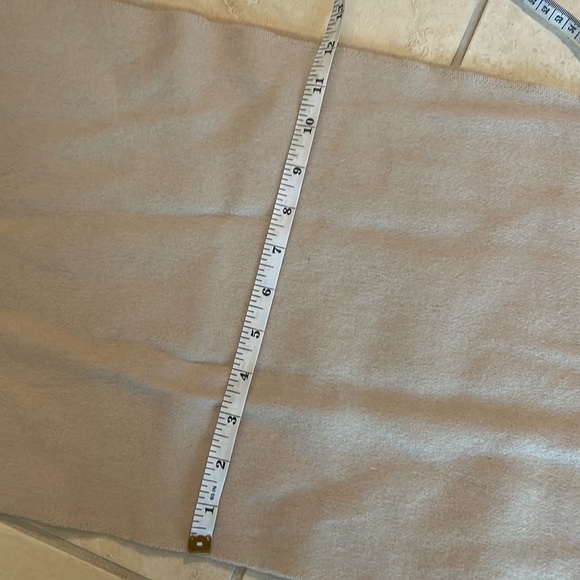 Burberry 100% Cashmere scarf - Picture 9 of 11